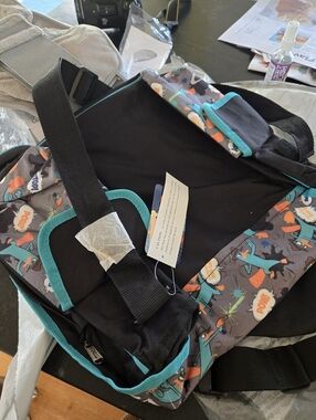 NWT. Disney Phineas & Ferb crossbody messenger bag features Perry the Platypus